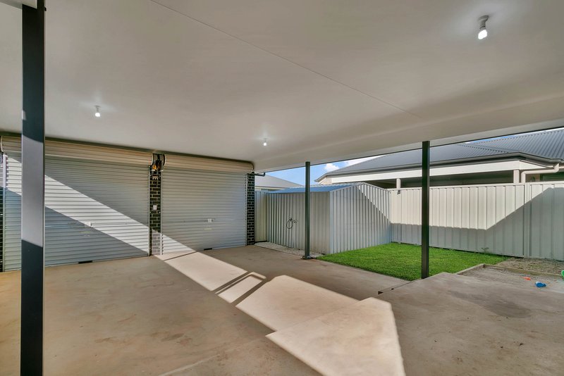 Photo - 7 Almandine Lane, Munno Para West SA 5115 - Image 23