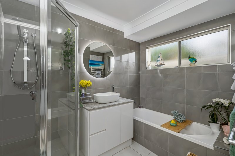Photo - 7 Almond Court, Bushland Beach QLD 4818 - Image 6