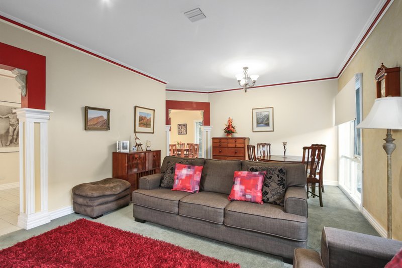 Photo - 7 Ambleside Close, Mooroolbark VIC 3138 - Image 4