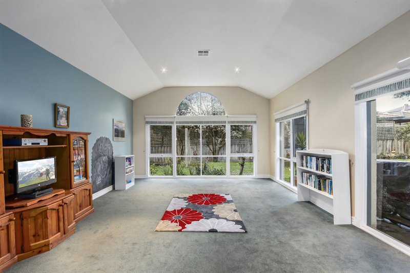 Photo - 7 Ambleside Close, Mooroolbark VIC 3138 - Image 6