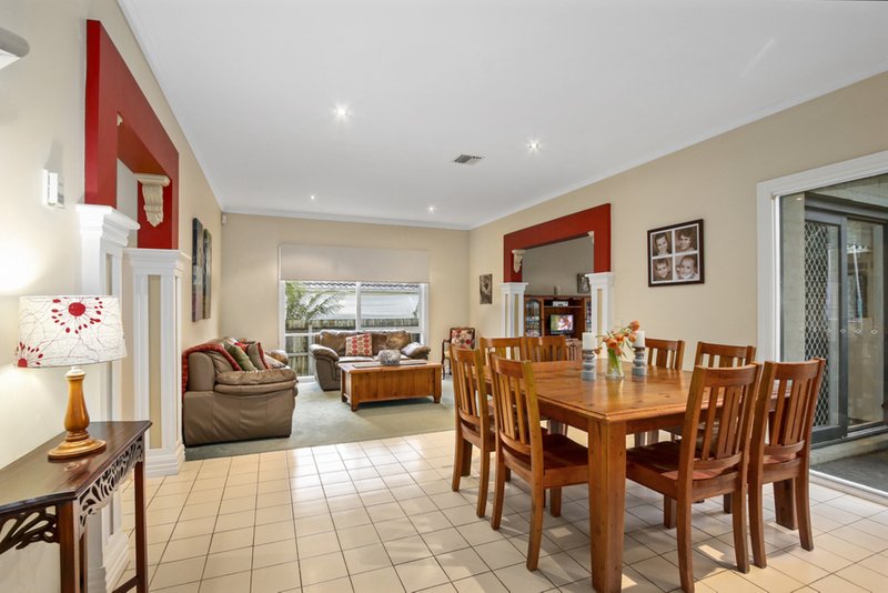 Photo - 7 Ambleside Close, Mooroolbark VIC 3138 - Image 9