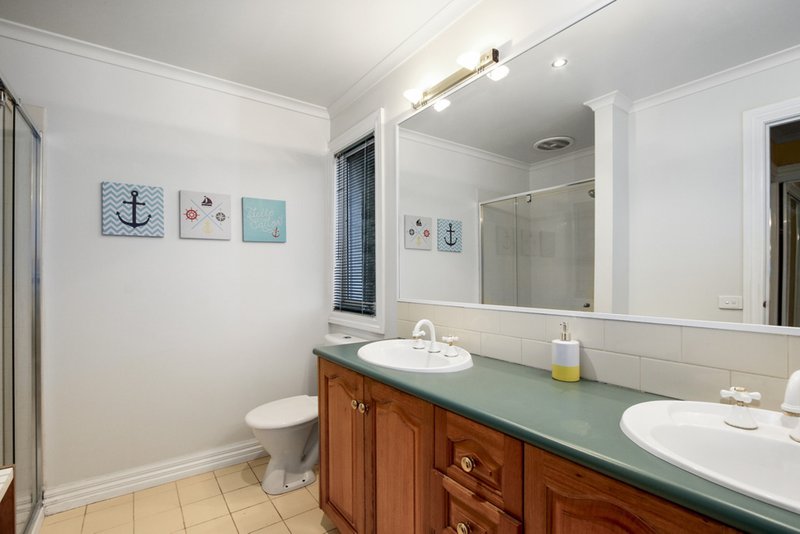 Photo - 7 Ambleside Close, Mooroolbark VIC 3138 - Image 13