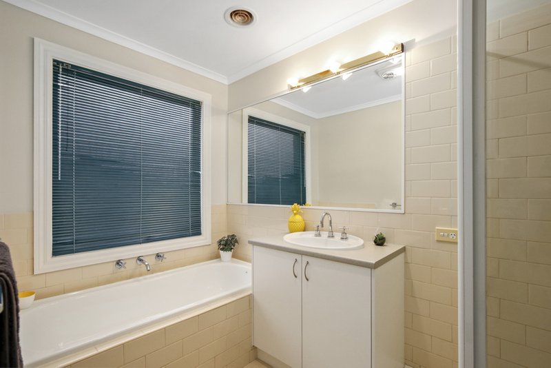 Photo - 7 Ambleside Close, Mooroolbark VIC 3138 - Image 15