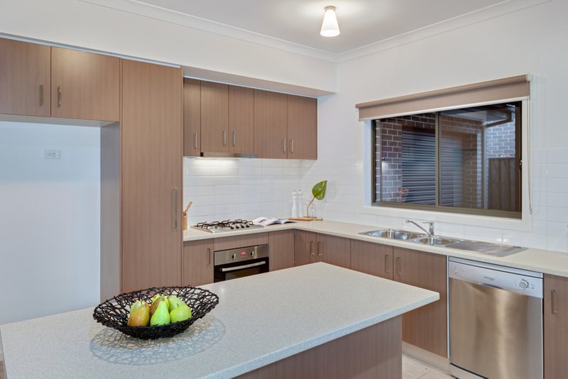 Photo - 7 Ambrosia Close, Epping VIC 3076 - Image 3