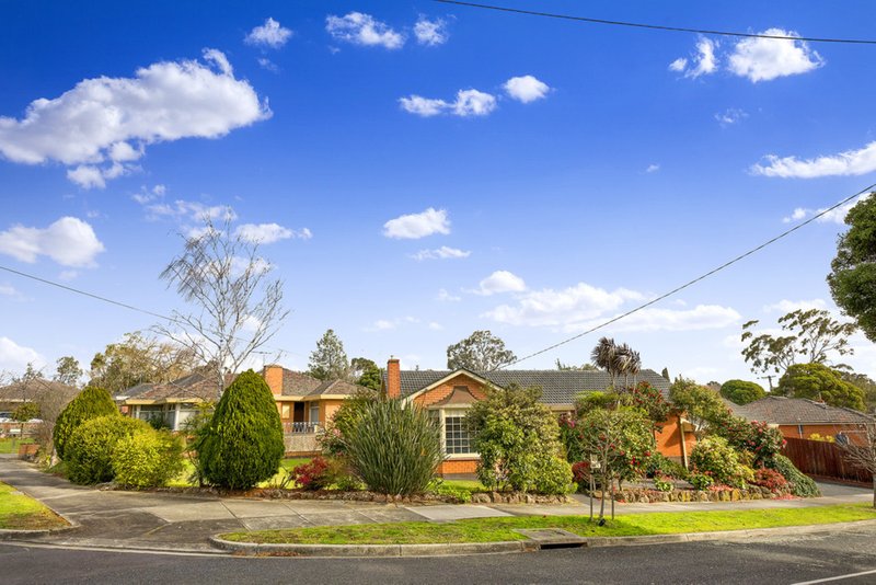 Photo - 7 Aminga Avenue, Doncaster East VIC 3109 - Image 8