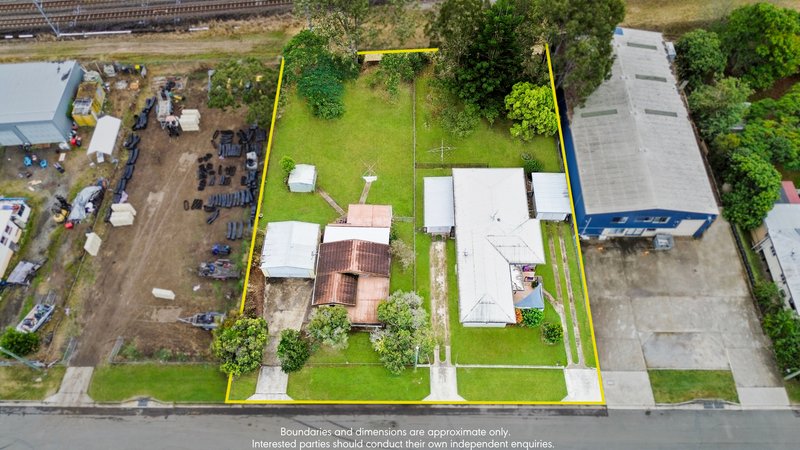 Photo - 7 and 9 Verrall Street, Riverview QLD 4303 - Image 2