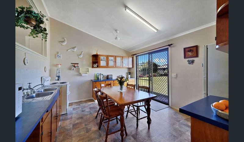 Photo - 7 Anderson Street, Avenell Heights QLD 4670 - Image 2