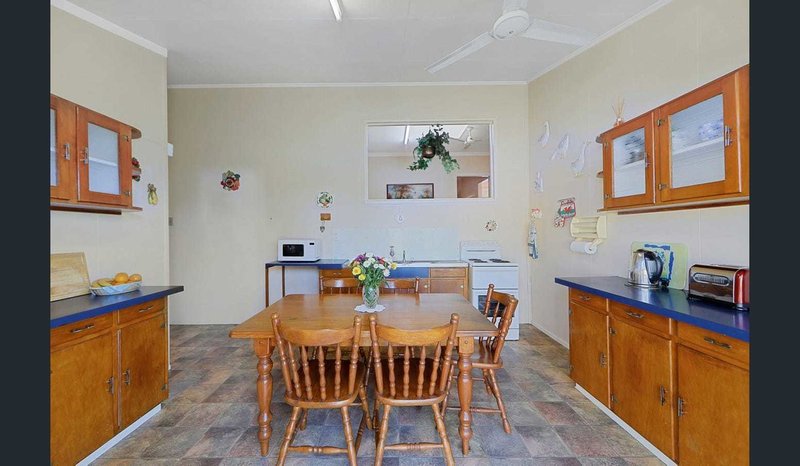 Photo - 7 Anderson Street, Avenell Heights QLD 4670 - Image 3