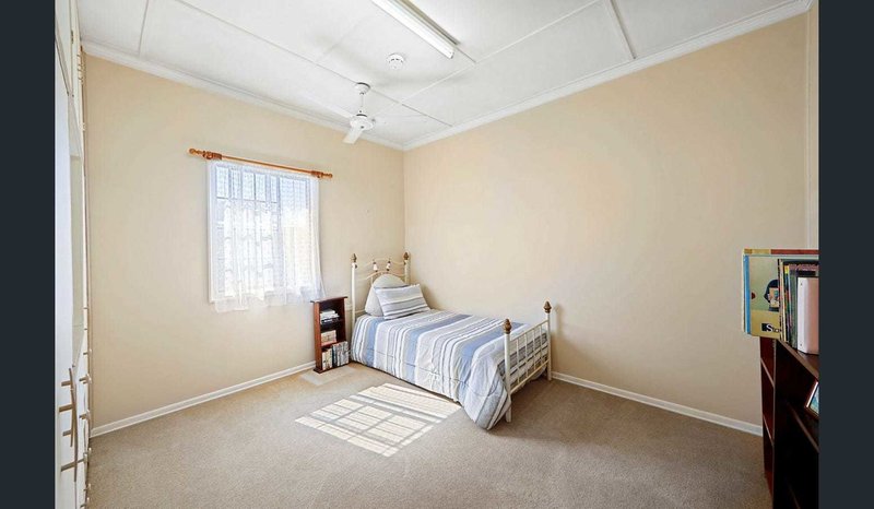 Photo - 7 Anderson Street, Avenell Heights QLD 4670 - Image 8