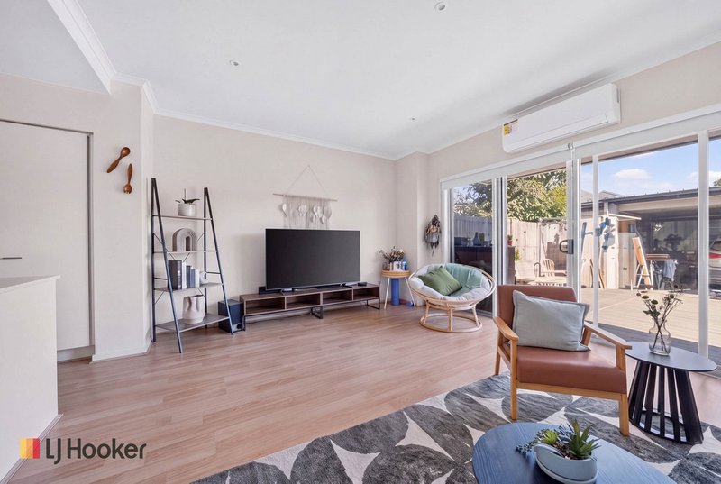 Photo - 7 Angeline Way, Craigieburn VIC 3064 - Image 5