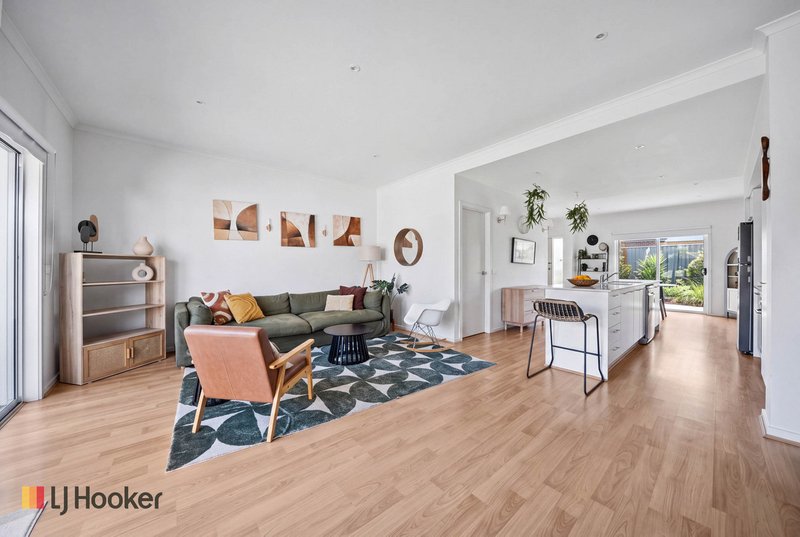 Photo - 7 Angeline Way, Craigieburn VIC 3064 - Image 6