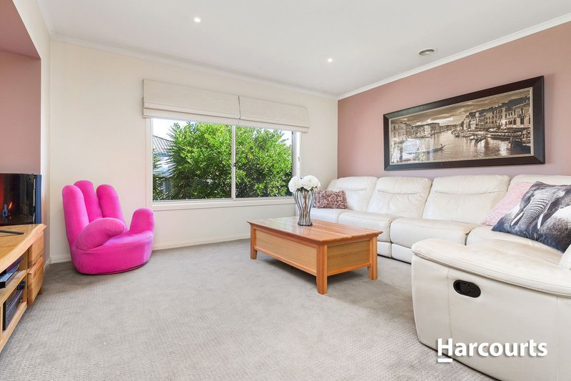 Photo - 7 Angelique Street, Berwick VIC 3806 - Image 11