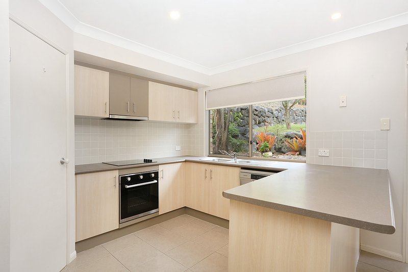 Photo - 7 Angourie Crescent, Pacific Pines QLD 4211 - Image 3