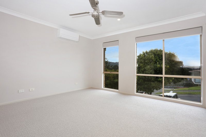 Photo - 7 Angourie Crescent, Pacific Pines QLD 4211 - Image 6