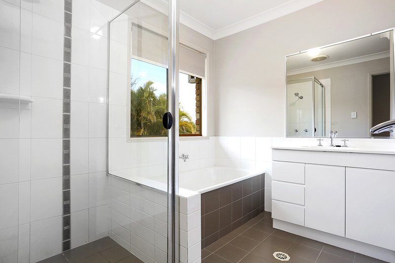 Photo - 7 Angourie Crescent, Pacific Pines QLD 4211 - Image 8