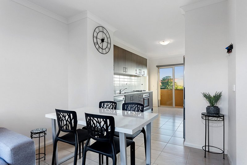 Photo - 7 Annecy Lane, Pakenham VIC 3810 - Image 3