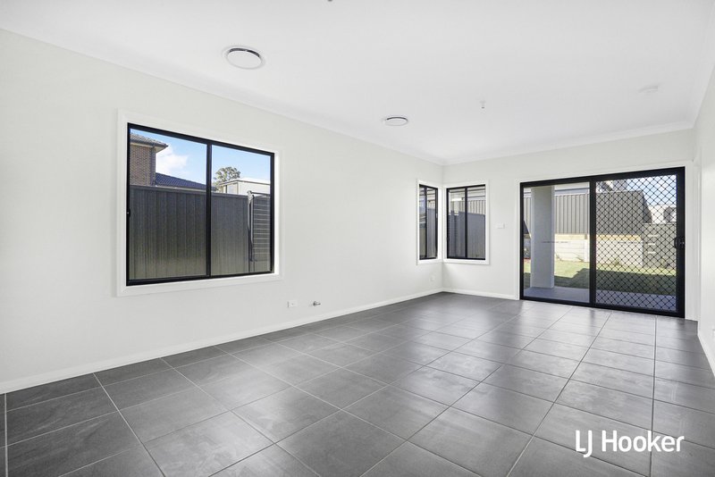 Photo - 7 Antlia Street, Box Hill NSW 2765 - Image 4