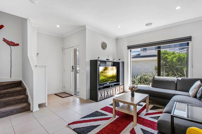 Photo - 7 Apex Place, Berwick VIC 3806 - Image 2