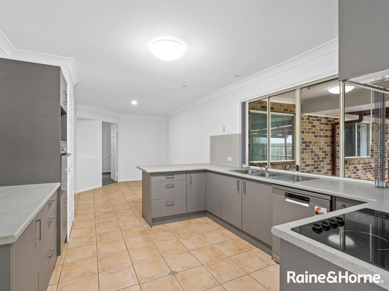 Photo - 7 Applecross Close, Victoria Point QLD 4165 - Image 2