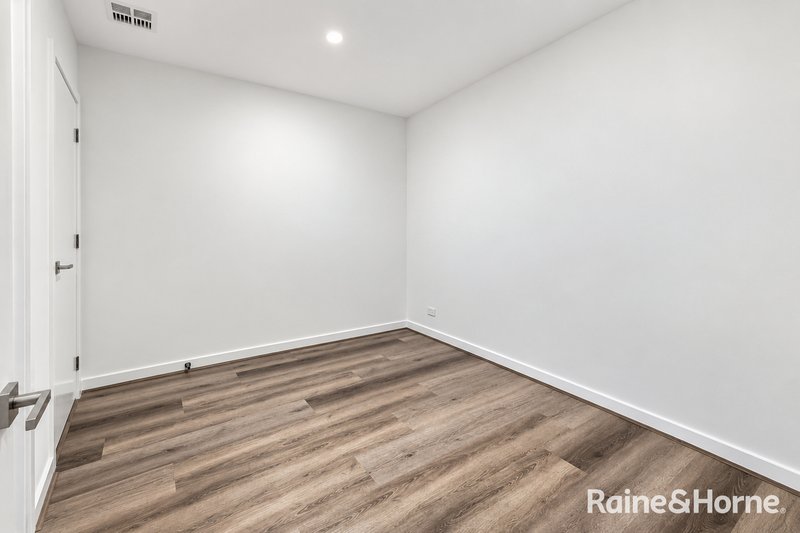 Photo - 7 Aquamarine Drive, Mickleham VIC 3064 - Image 4