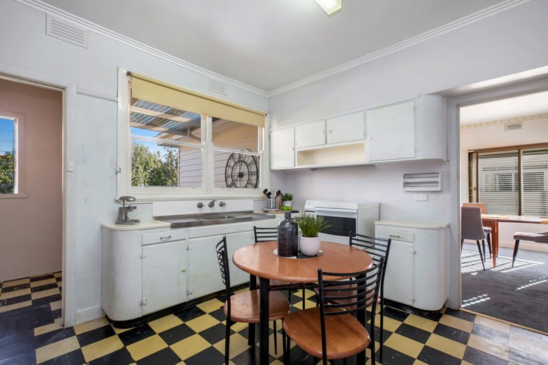 Photo - 7 Arbor Avenue, Reservoir VIC 3073 - Image 5