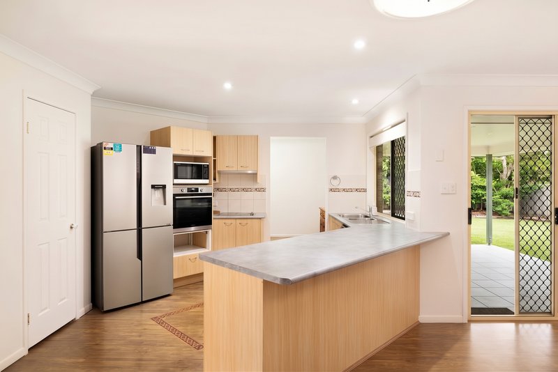 Photo - 7 Ardennes Close, Mansfield QLD 4122 - Image 2