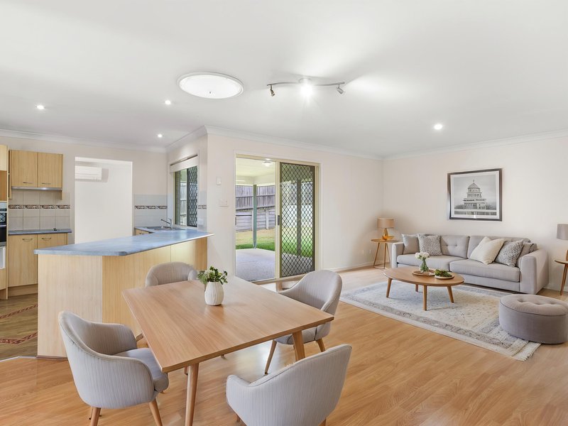 Photo - 7 Ardennes Close, Mansfield QLD 4122 - Image 3