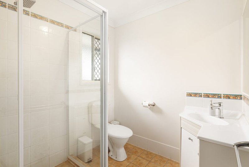 Photo - 7 Ardennes Close, Mansfield QLD 4122 - Image 6