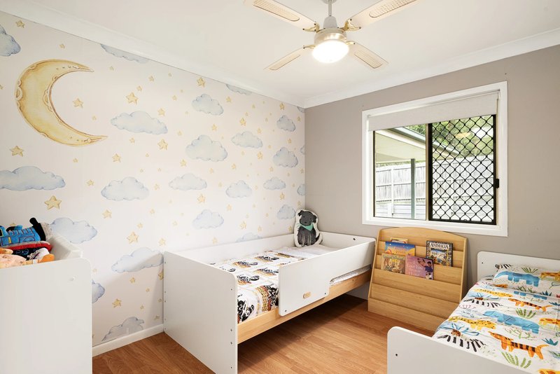 Photo - 7 Ardennes Close, Mansfield QLD 4122 - Image 7