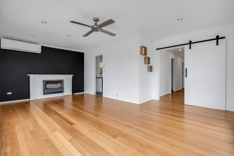 Photo - 7 Aris Court, Craigieburn VIC 3064 - Image 2