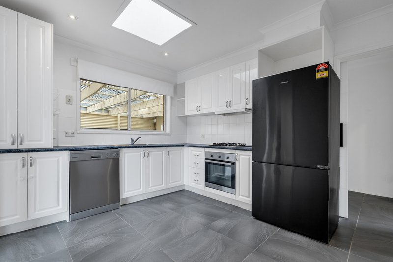 Photo - 7 Aris Court, Craigieburn VIC 3064 - Image 3