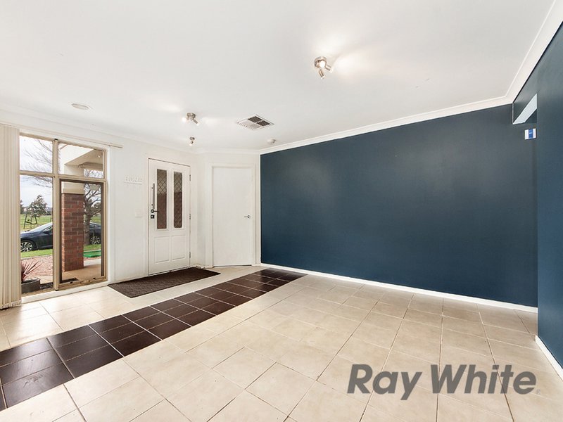 Photo - 7 Ashgrove Drive, Deer Park VIC 3023 - Image 2