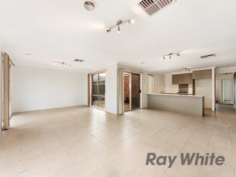 Photo - 7 Ashgrove Drive, Deer Park VIC 3023 - Image 4