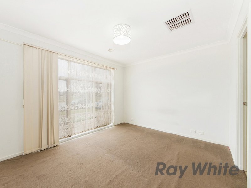 Photo - 7 Ashgrove Drive, Deer Park VIC 3023 - Image 7