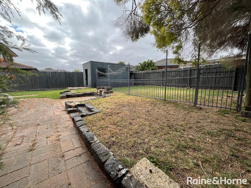 Photo - 7 Ashleigh Court, Kealba VIC 3021 - Image 14