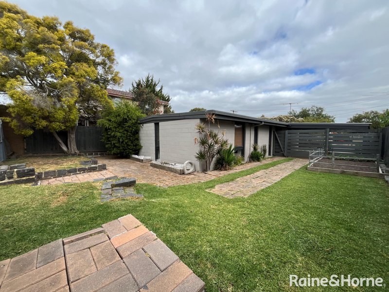 Photo - 7 Ashleigh Court, Kealba VIC 3021 - Image 16