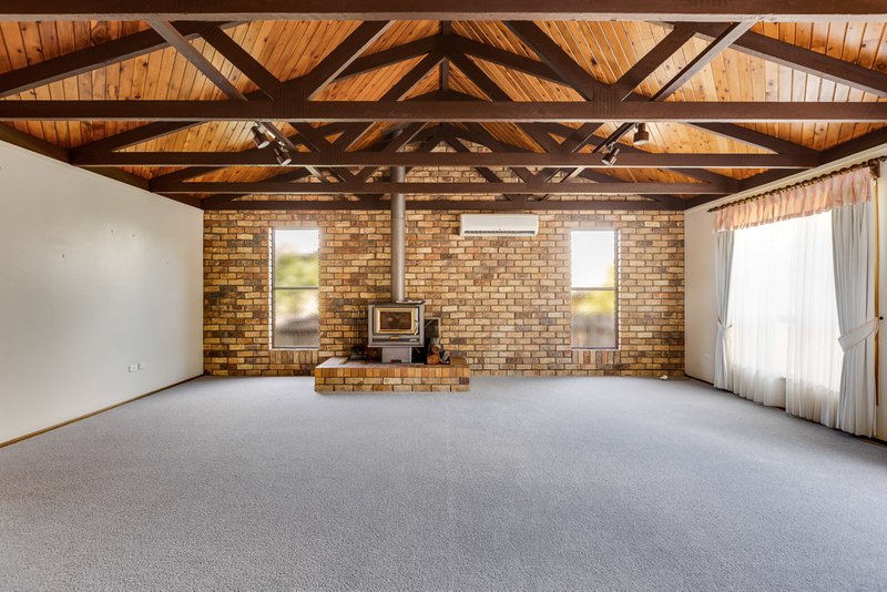Photo - 7 Aster Street, Centenary Heights QLD 4350 - Image 3