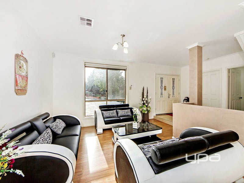 Photo - 7 Attley Court, Keilor Downs VIC 3038 - Image 2