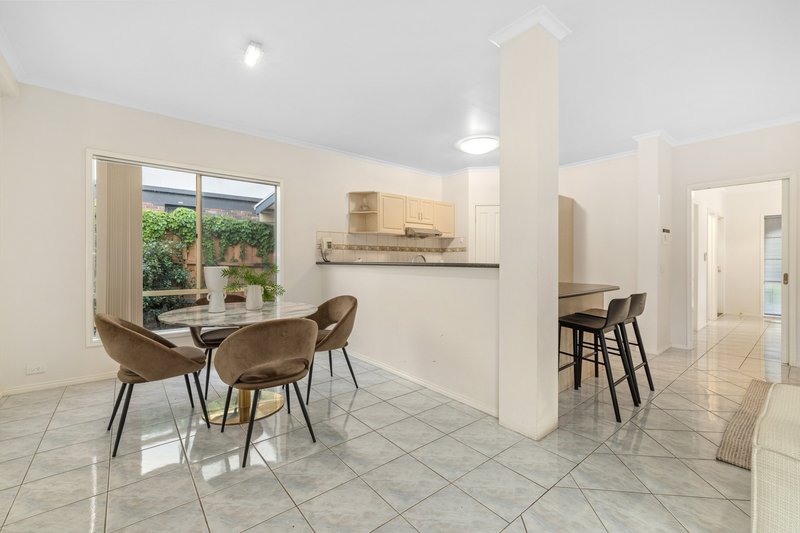 Photo - 7 Autumn Court, Glen Waverley VIC 3150 - Image 5