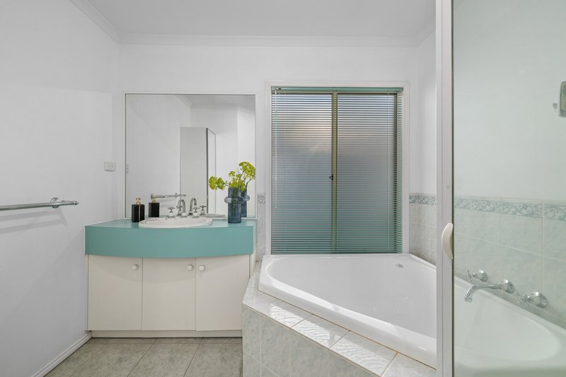 Photo - 7 Autumn Court, Glen Waverley VIC 3150 - Image 9