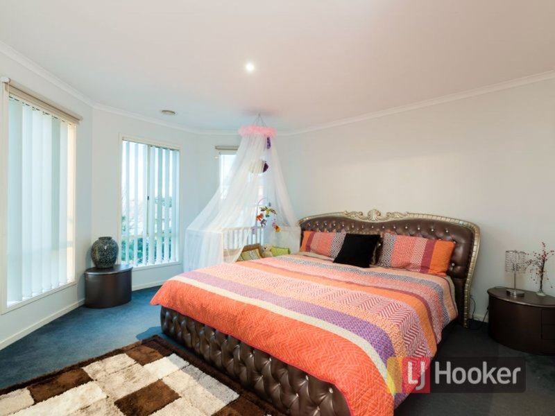 Photo - 7 Aveley Place, Cranbourne East VIC 3977 - Image 7