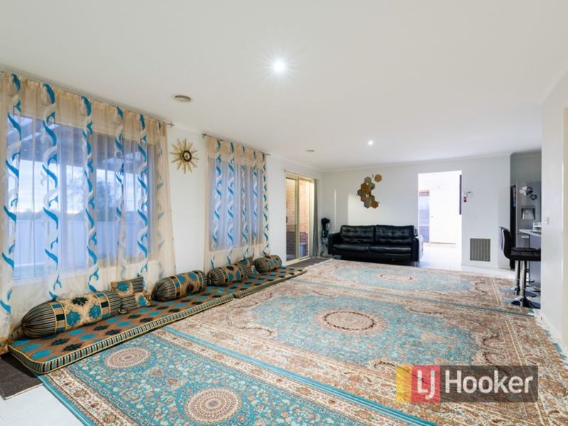 Photo - 7 Aveley Place, Cranbourne East VIC 3977 - Image 10