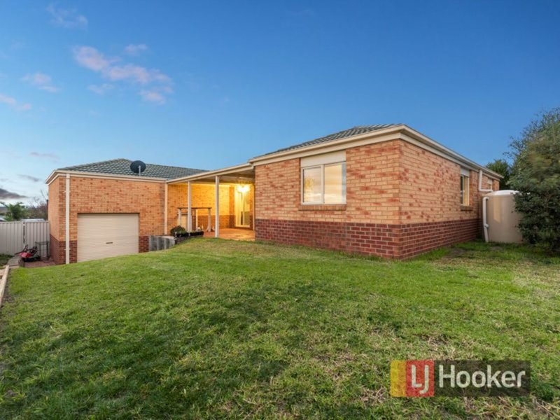 Photo - 7 Aveley Place, Cranbourne East VIC 3977 - Image 12