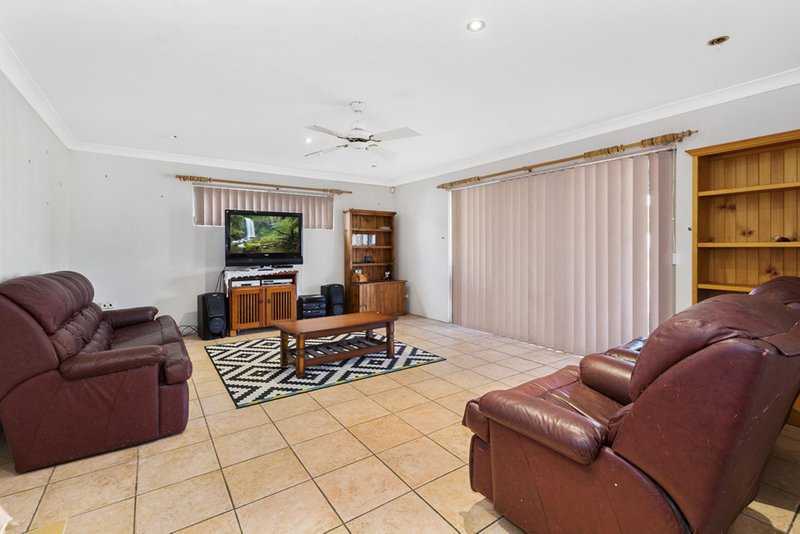 Photo - 7 Avondale Drive, Banora Point NSW 2486 - Image 2