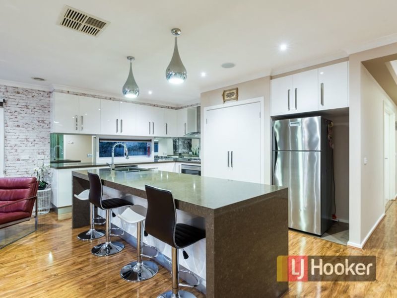 Photo - 7 Aylesbury Court, Hampton Park VIC 3976 - Image 2