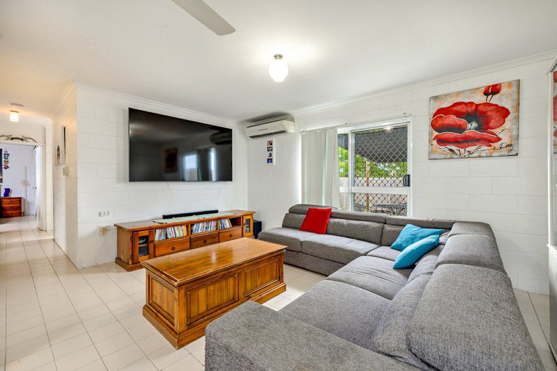 Photo - 7 Azalea Court, Mooroobool QLD 4870 - Image 2