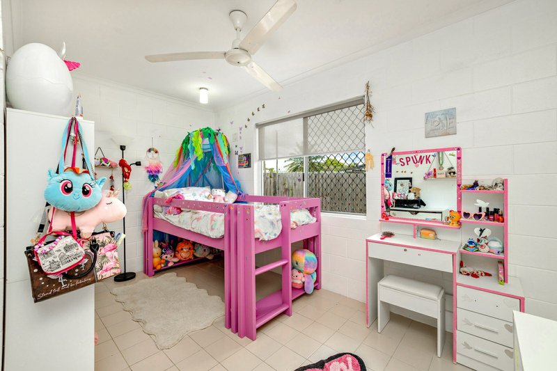 Photo - 7 Azalea Court, Mooroobool QLD 4870 - Image 6