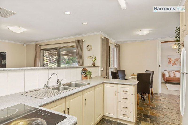 Photo - 7 Balandra Street, Hallett Cove SA 5158 - Image 7