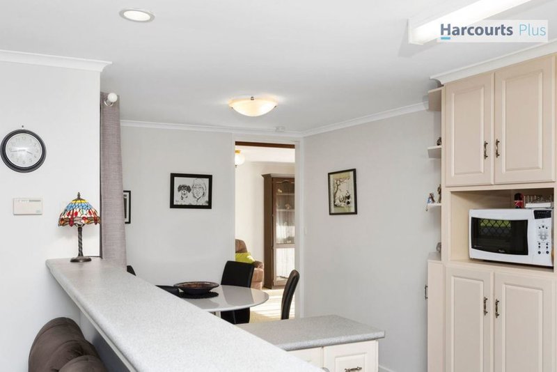 Photo - 7 Balandra Street, Hallett Cove SA 5158 - Image 6