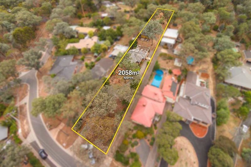 Photo - 7 Banks Road, Eltham North VIC 3095 - Image 1